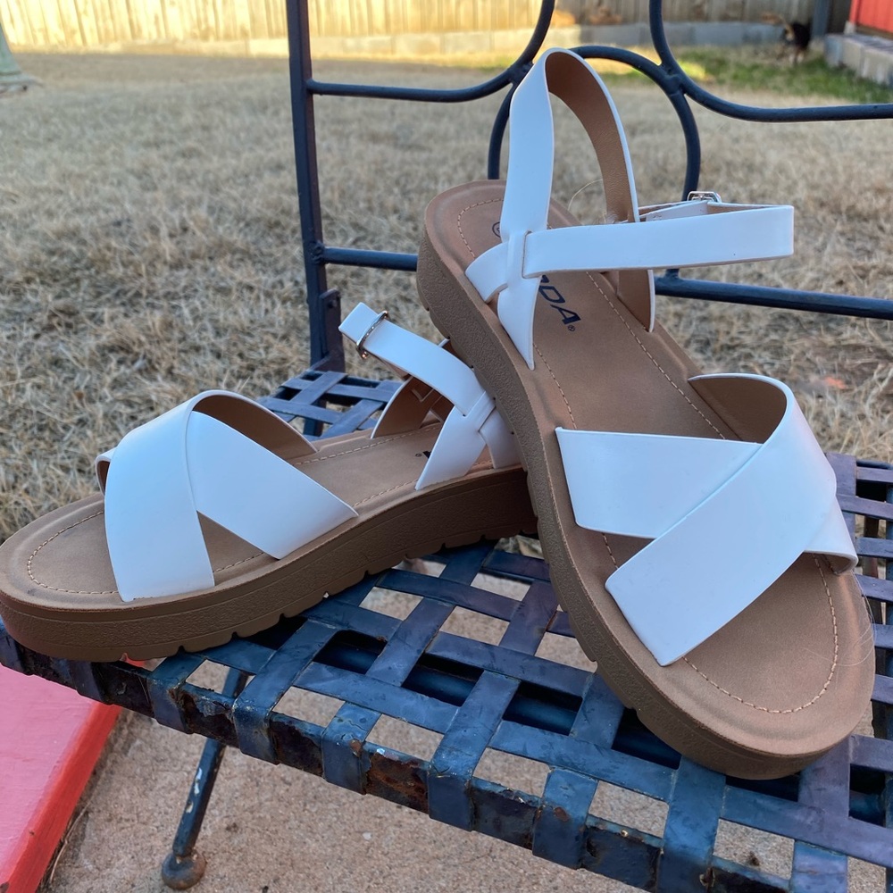 Soda Chester-S White Pu Strappy Sandals (Size 8.5) **NEW**